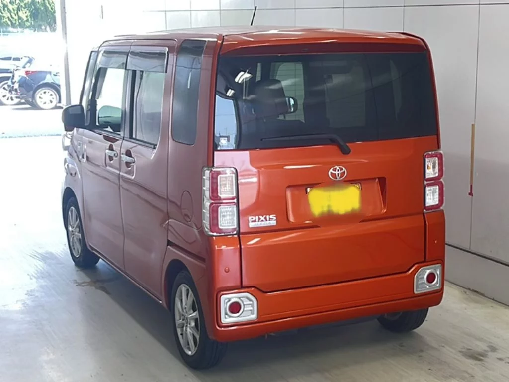 Toyota Pixis Mega LA700A 2020